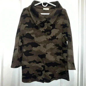 Lola & Sophie women’s camouflage snap button sweater